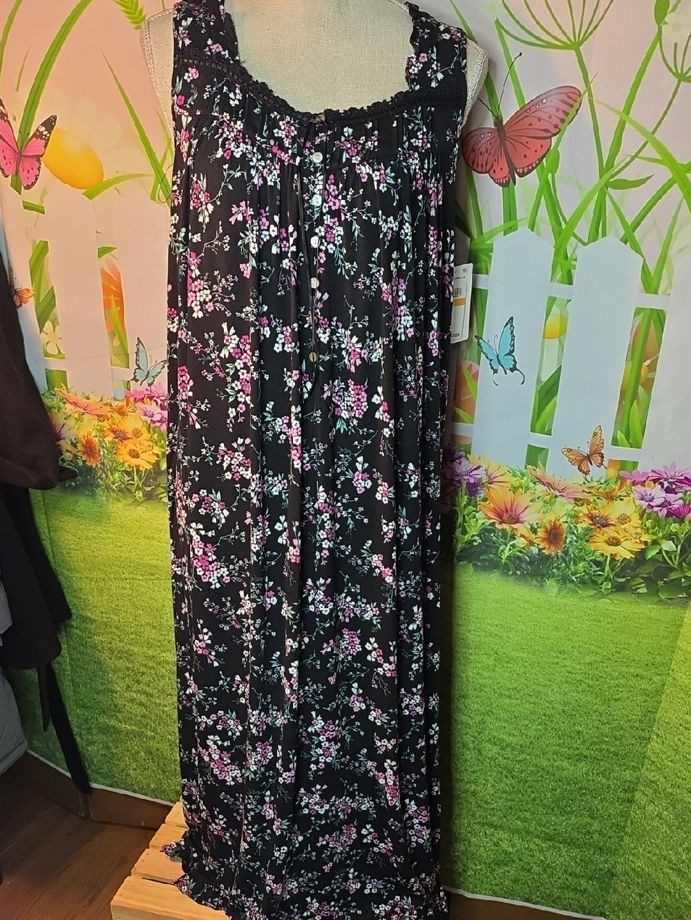Eileen West Black Model With Lovely Floral Nightgown In Numerous Sizes - Picture 2 of 8